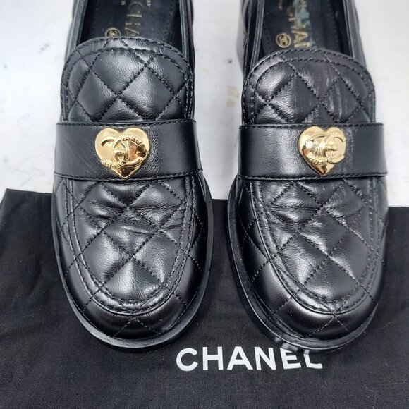 CHANEL Heart Interlocking CC Quilted Black Leather Block Heel Shoe - Picture 5 of 15